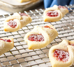 BEYOND THE CHICKEN COOP_RaspberryBowTieCookies